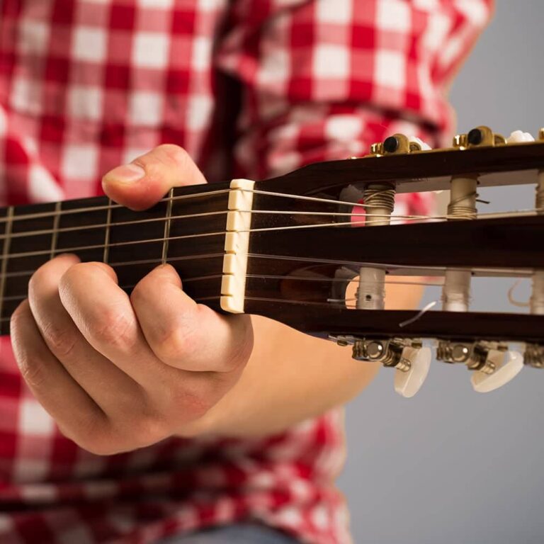 Can you play classical guitar using chords