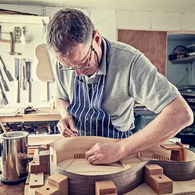 Steve Toon Guitar Luthier